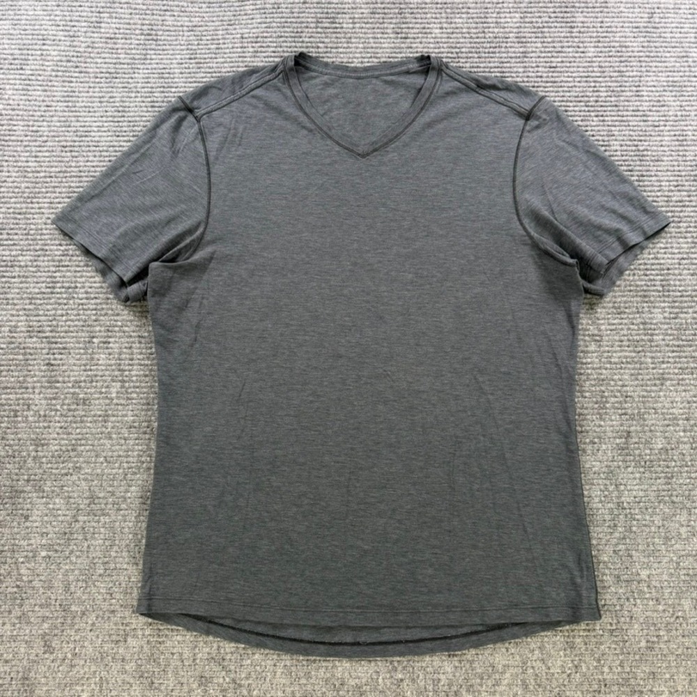 Lululemon Men Large V-Neck Short Sleeve T-Shirt Heathered Charcoal Grey Tee READ